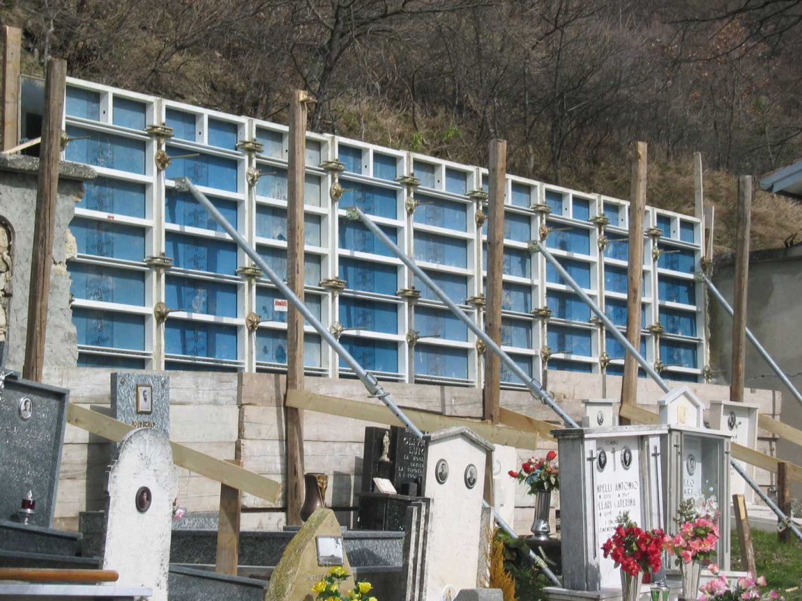 Contenimento stradale nel cimitero di Vigolone